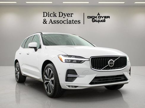 Used 2022 Volvo XC60 B5 Momentum w/ Advanced Package FWD image 3