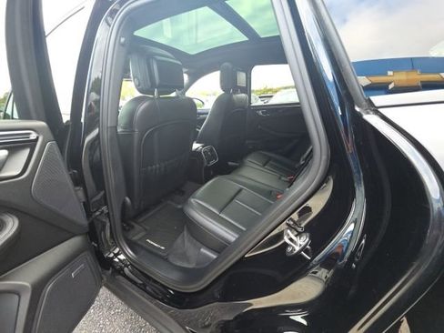Used 2022 Porsche Macan image 26