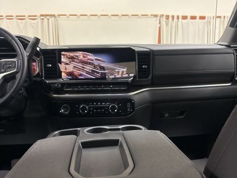 Used 2024 Chevrolet Silverado 1500 LT AWD/4WD image 18