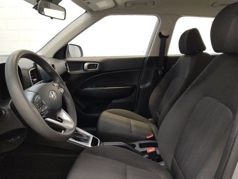 Used 2021 Hyundai Venue SE FWD image 17