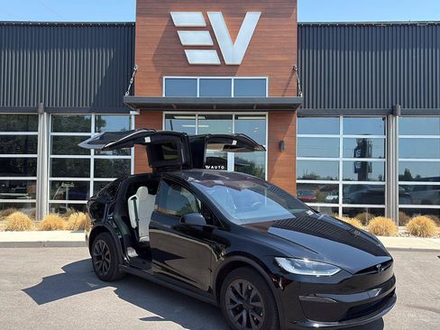 Used 2025 Tesla Model X AWD/4WD image 1