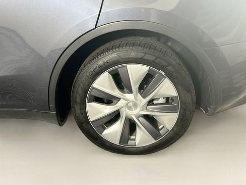 Used 2023 Tesla Model Y Long Range image 11