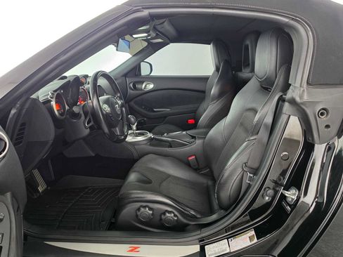 Used 2018 Nissan 370Z Touring RWD image 16