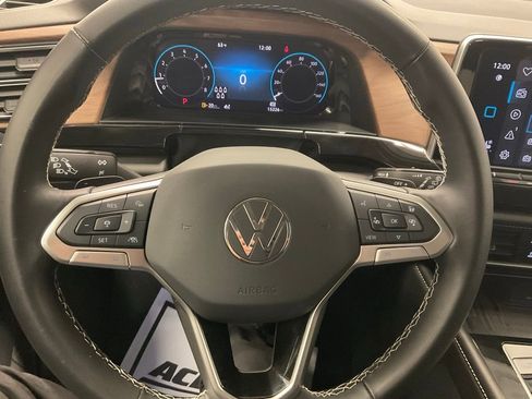 Used 2025 Volkswagen Atlas SE image 7