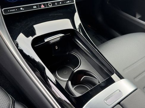 Used 2025 Mercedes-Benz GLC 300 4MATIC image 20