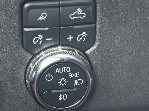 Used 2023 GMC Sierra 1500 SLT image 32