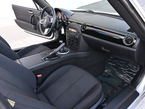 Used 2007 MAZDA MX-5 Miata Touring w/ Suspension Pkg image 18