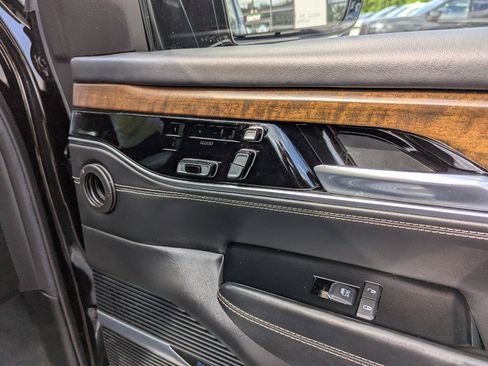 Used 2022 Jeep Grand Wagoneer Series II w/ Convenience Group III AWD/4WD image 35