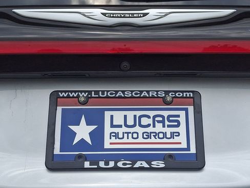 Used 2023 Chrysler Pacifica Touring-L FWD image 32