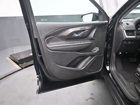 Used 2024 GMC Terrain SLT FWD image 12