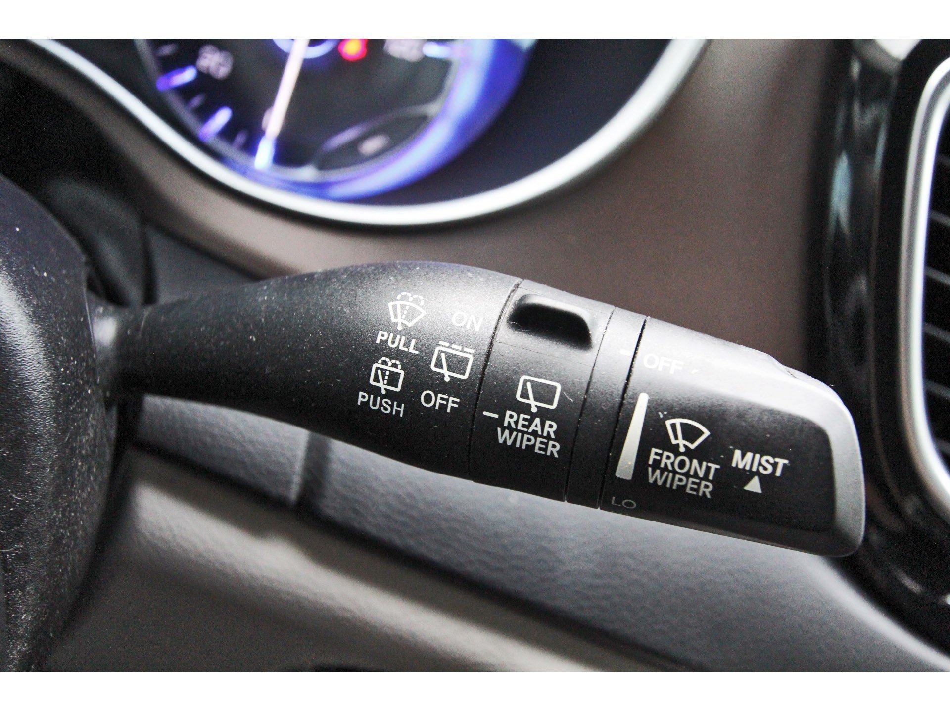 Used 2020 Chrysler Voyager L FWD image 20