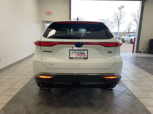 Used 2024 Toyota Venza Nightshade image 6