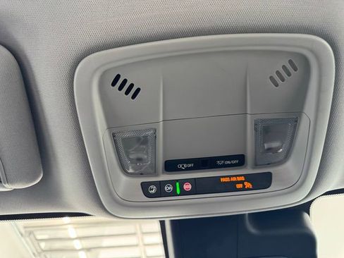 Used 2025 Chevrolet Malibu LT image 33