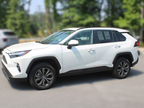 Used 2022 Toyota RAV4 Limited AWD/4WD image 4