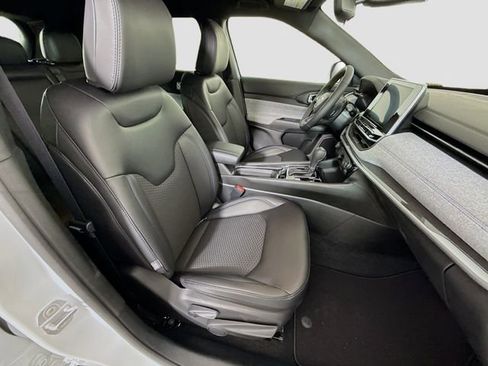 New 2026 Jeep Compass Latitude image 25