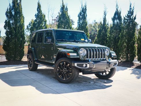 Used 2022 Jeep Wrangler Unlimited Sahara w/ Safety Group image 2