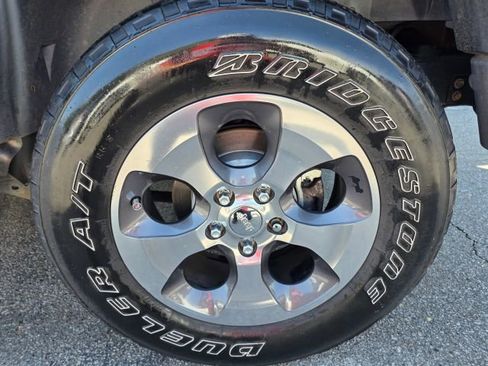 Used 2017 Jeep Wrangler Unlimited Sahara w/ Connectivity Group image 10