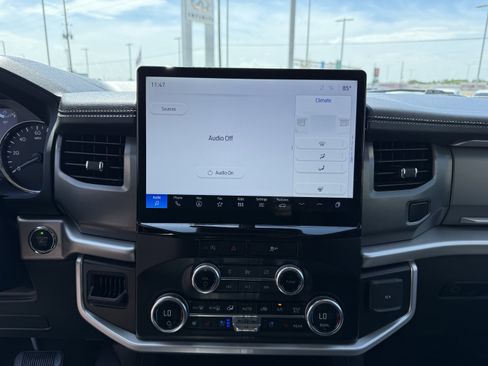 Used 2024 Ford Expedition XLT RWD image 22