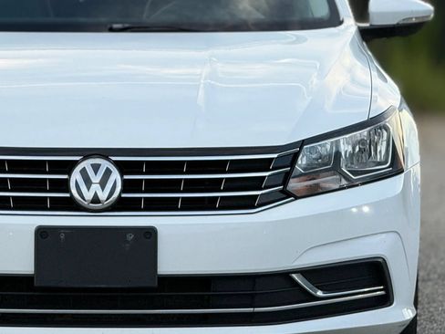 Used 2017 Volkswagen Passat 1.8T SE FWD image 12