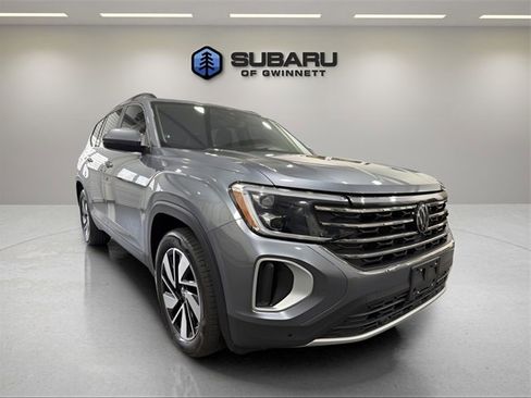 Used 2024 Volkswagen Atlas SE w/ Panoramic Sunroof Package image 7