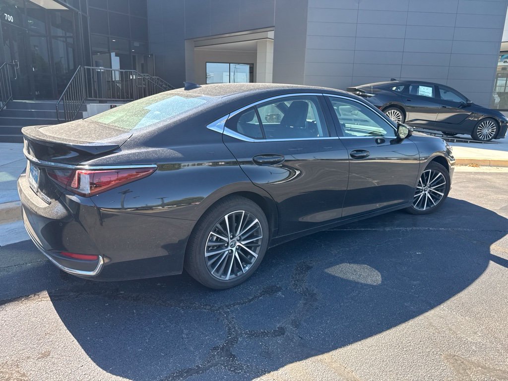 Used 2025 Lexus ES 300h w/ Premium Package FWD image 5