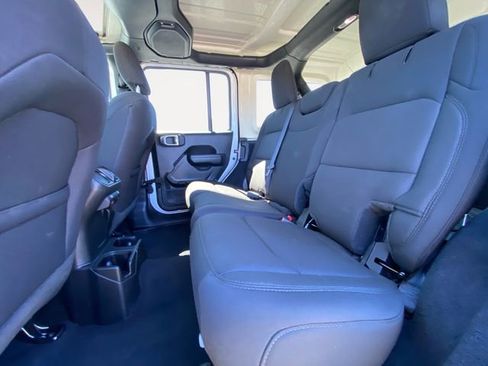 Used 2022 Jeep Wrangler Unlimited Sport image 13