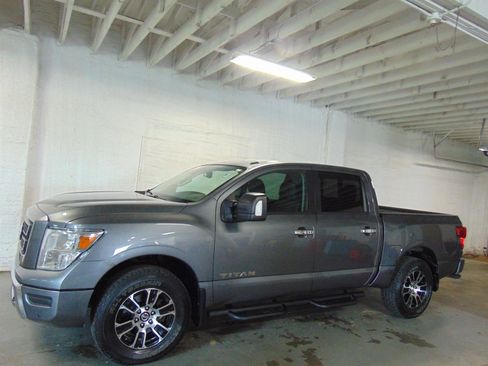 Used 2021 Nissan Titan SV w/ SV Convenience Package AWD/4WD image 2