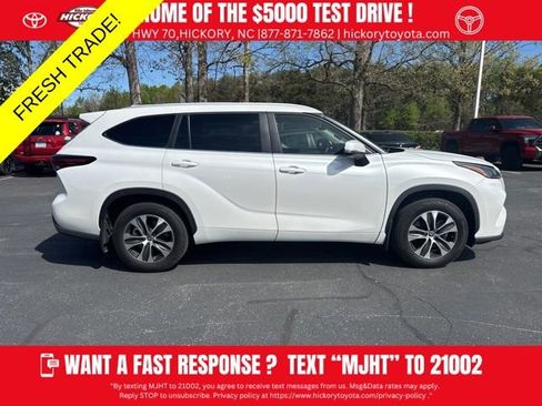 Used 2024 Toyota Highlander XLE image 2