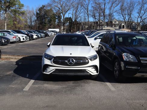 Certified 2025 Mercedes-Benz GLC 300 4MATIC image 2