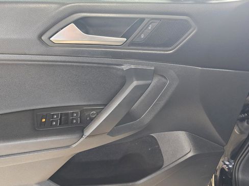 Used 2019 Volkswagen Tiguan SE FWD image 24