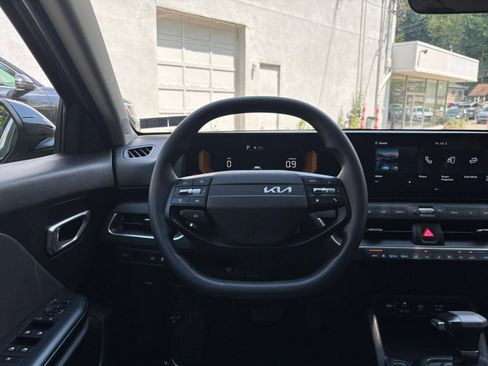 Used 2025 Kia K4 FWD image 29