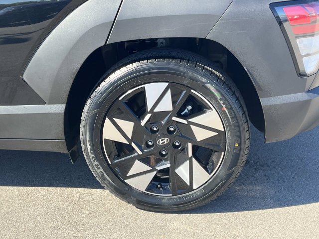 Certified 2025 Hyundai Kona SEL FWD image 11