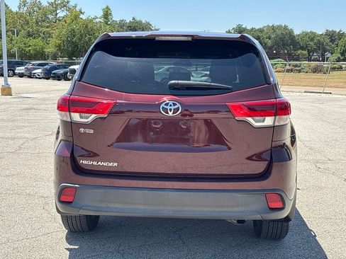 Used 2019 Toyota Highlander LE FWD image 5