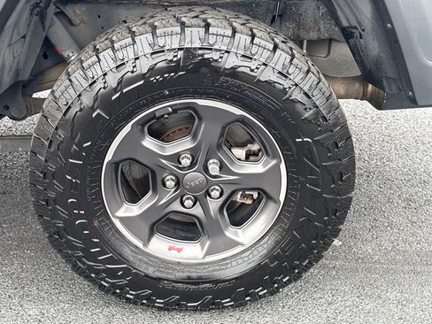 Used 2020 Jeep Gladiator Rubicon w/ Uconnect 4C Nav & Sound Group image 11