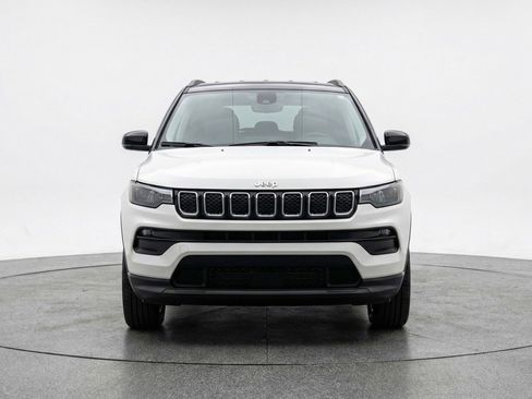 Used 2025 Jeep Compass Limited AWD/4WD image 2