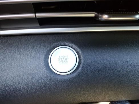 Used 2021 Hyundai Elantra SEL image 24