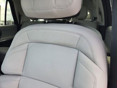 New 2026 Lincoln Navigator Premiere AWD/4WD image 12