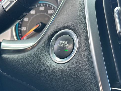 Used 2023 Chevrolet Traverse LT image 32