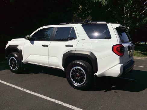 Used 2025 Toyota 4Runner SR5 AWD/4WD image 8