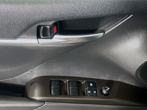 Used 2022 Toyota Camry SE w/ Convenience Package image 16