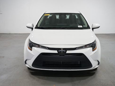 Certified 2024 Toyota Corolla LE image 2