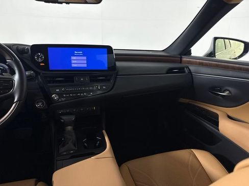 Used 2025 Lexus ES 300h w/ Technology Package FWD image 31