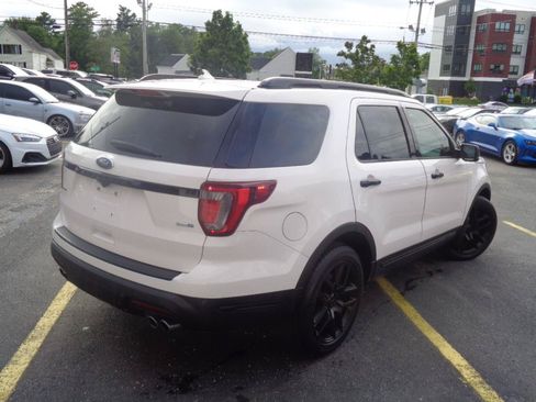 Used 2018 Ford Explorer Sport w/ Equipment Group 401A AWD/4WD image 2