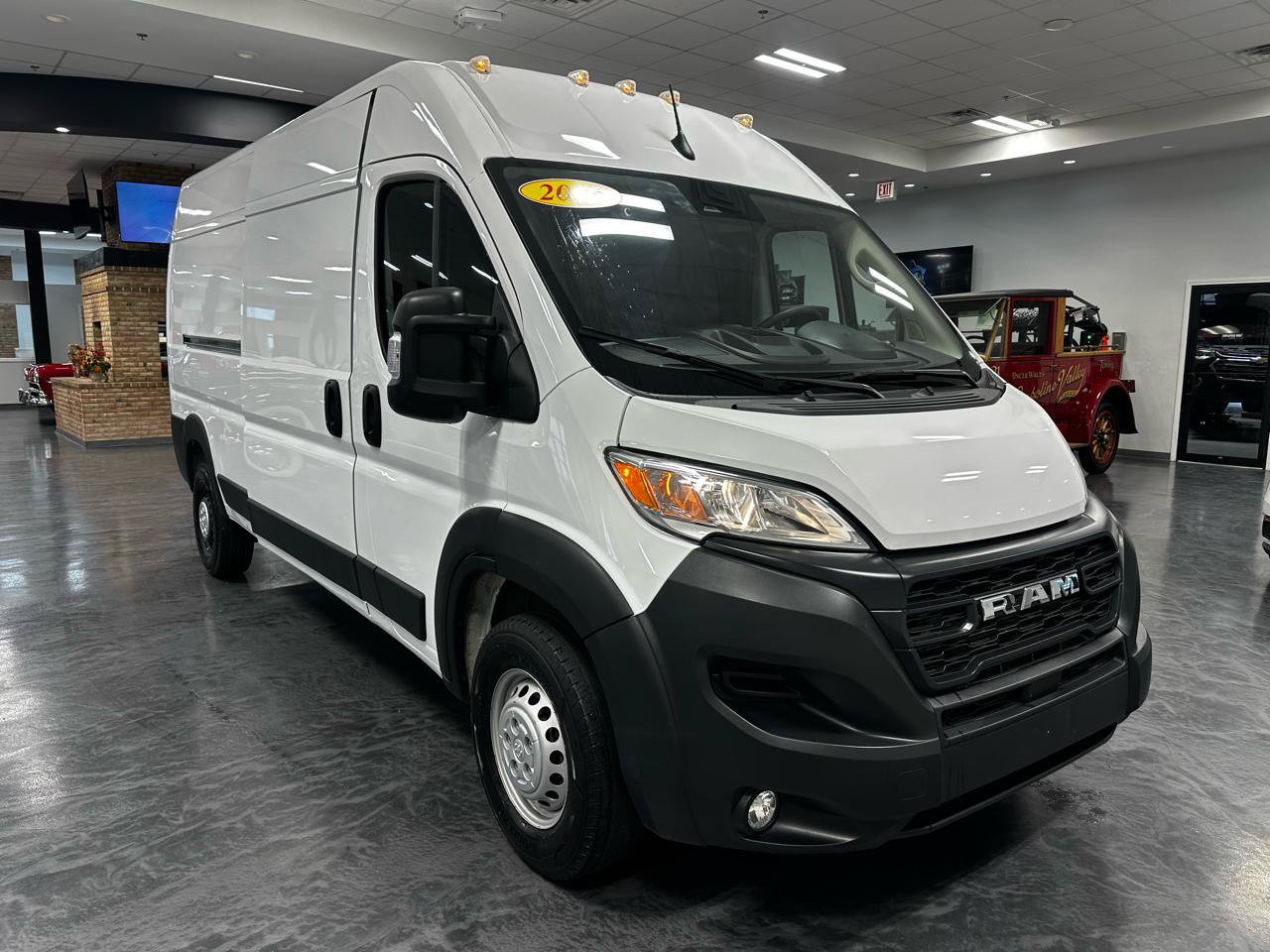 Used 2025 RAM ProMaster 2500 w/ Convenience Group FWD image 3