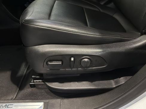 Used 2021 GMC Acadia SLT FWD image 18