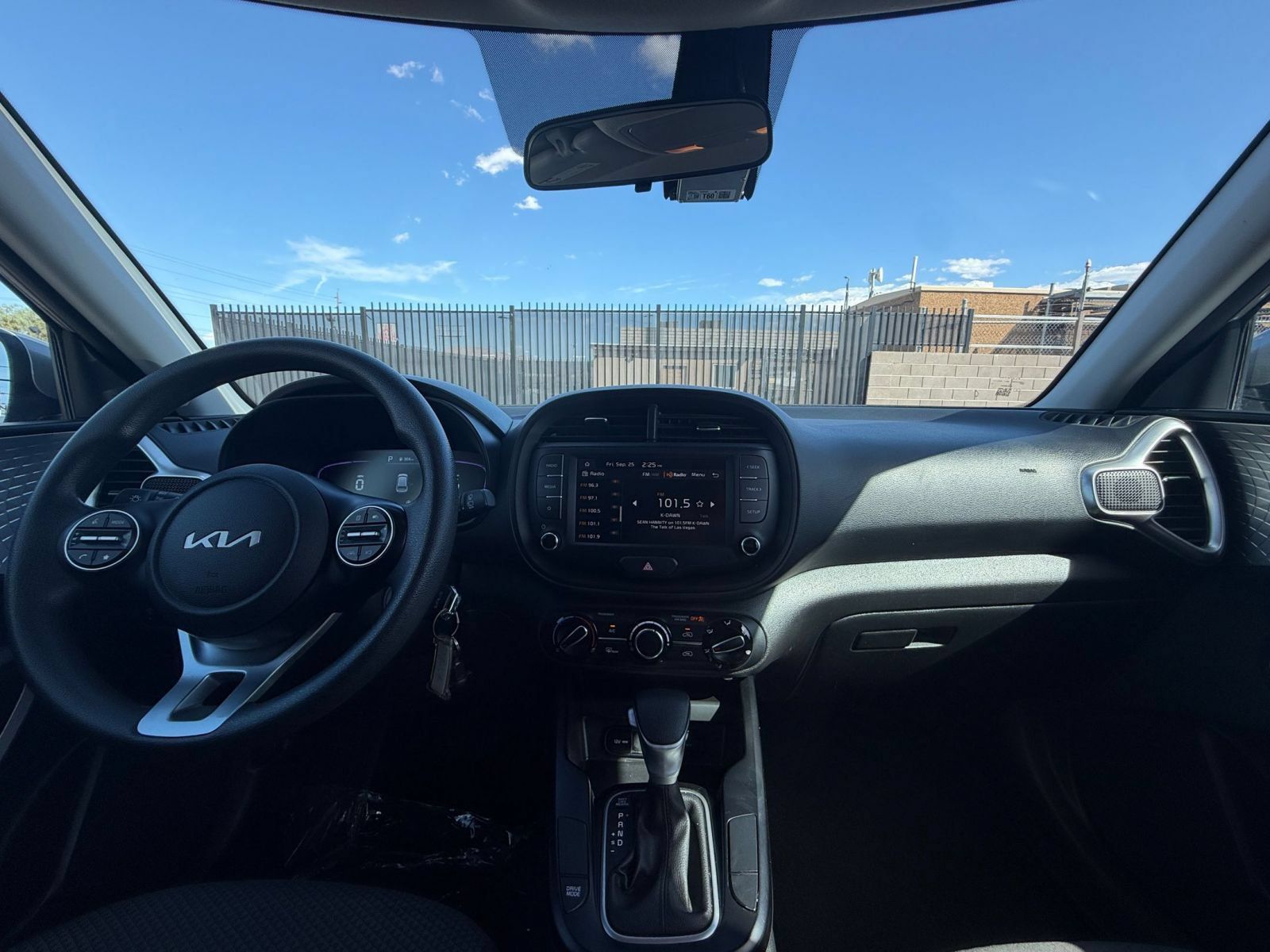 Used 2025 Kia Soul LX w/ LX Technology Package FWD image 30