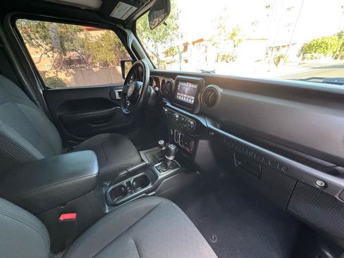 Used 2022 Jeep Wrangler Unlimited Sport AWD/4WD image 33