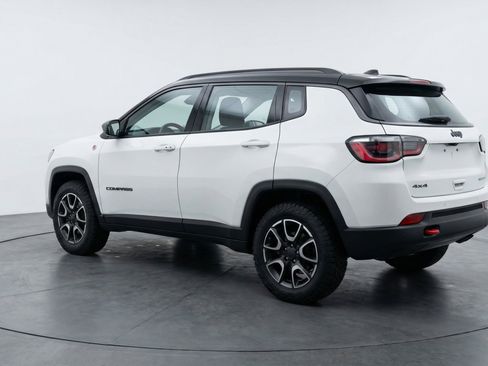 Used 2025 Jeep Compass Trailhawk image 6