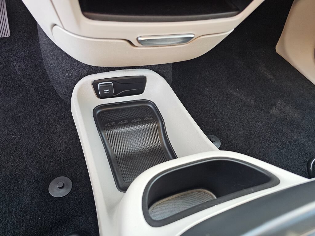 Used 2024 Chrysler Pacifica Touring-L FWD image 26