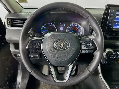 Used 2021 Toyota RAV4 XLE w/ XLE Grade Weather Package AWD/4WD image 12